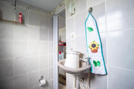 Casa à venda com 60m², 4 quartos e 1 vaga Casa à venda com 60m², 4 quartos e 1 vagaBanheiro 2