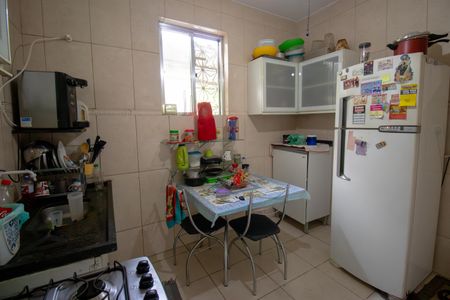 Casa à venda com 60m², 4 quartos e 1 vaga Casa à venda com 60m², 4 quartos e 1 vagaCozinha