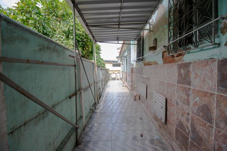 Casa à venda com 60m², 4 quartos e 1 vaga Casa à venda com 60m², 4 quartos e 1 vagaCorredor