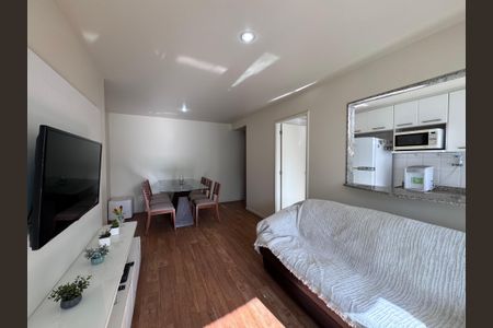 Sala de apartamento para alugar com 2 quartos, 75m² em Barra da Tijuca, Rio de Janeiro