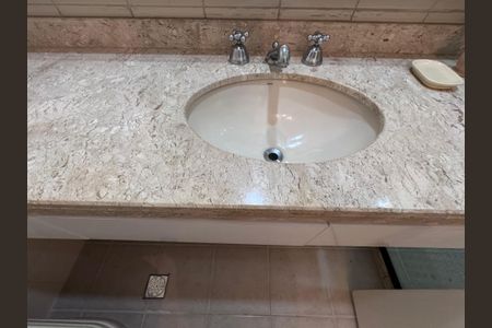 Apartamento para alugar com 75m², 2 quartos e 2 vagasBanheiro Social