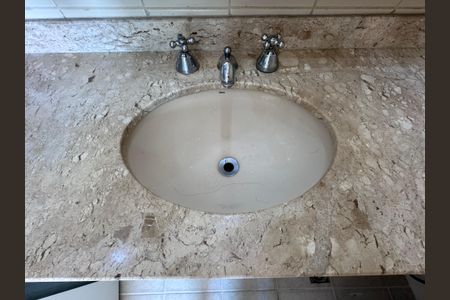 Apartamento para alugar com 75m², 2 quartos e 2 vagasSuíte - Banheiro