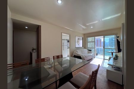 Apartamento para alugar com 75m², 2 quartos e 2 vagasSala