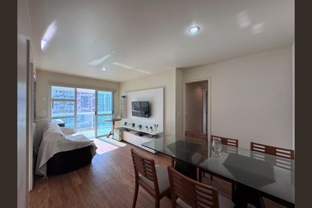 Sala de apartamento para alugar com 2 quartos, 75m² em Barra da Tijuca, Rio de Janeiro