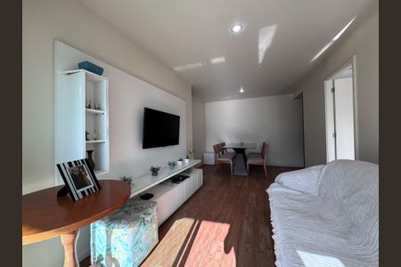 Sala de apartamento para alugar com 2 quartos, 75m² em Barra da Tijuca, Rio de Janeiro