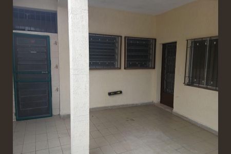 Casa à venda com 200m², 6 quartos e 3 vagas Casa à venda com 200m², 6 quartos e 3 vagasÁrea externa