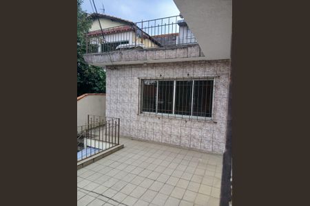 Casa à venda com 200m², 6 quartos e 3 vagas Casa à venda com 200m², 6 quartos e 3 vagasÁrea externa