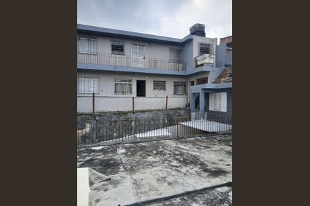 Casa à venda com 200m², 6 quartos e 3 vagas Casa à venda com 200m², 6 quartos e 3 vagasFachada