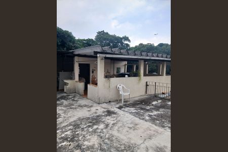 Casa à venda com 200m², 6 quartos e 3 vagas Casa à venda com 200m², 6 quartos e 3 vagasVista