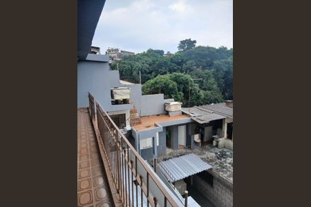 Casa à venda com 200m², 6 quartos e 3 vagas Casa à venda com 200m², 6 quartos e 3 vagasVaranda