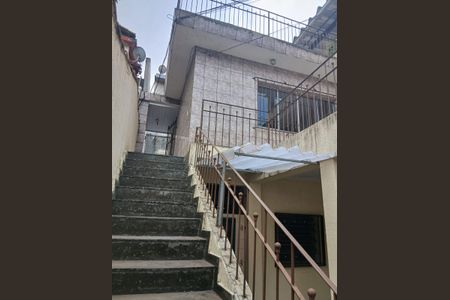 Casa à venda com 200m², 6 quartos e 3 vagas Casa à venda com 200m², 6 quartos e 3 vagasEscada