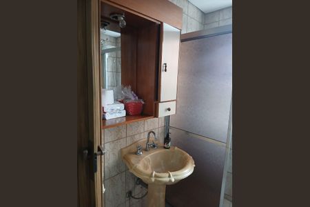 Casa à venda com 200m², 6 quartos e 3 vagas Casa à venda com 200m², 6 quartos e 3 vagasBanheiro da suíte