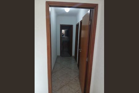 Casa à venda com 200m², 6 quartos e 3 vagas Casa à venda com 200m², 6 quartos e 3 vagasCorredor