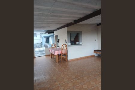 Casa à venda com 200m², 6 quartos e 3 vagas Casa à venda com 200m², 6 quartos e 3 vagasÁrea externa