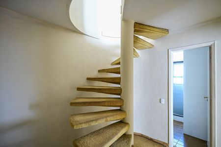 Apartamento à venda com 88m², 2 quartos e 2 vagasEscada