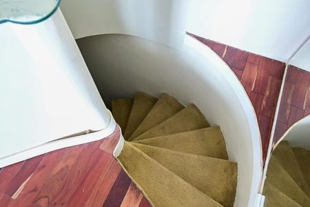 Apartamento à venda com 88m², 2 quartos e 2 vagasEscada