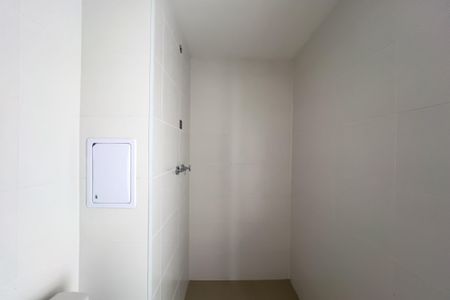 Banheiro de kitnet/studio para alugar com 1 quarto, 24m² em Vila Mariana, São Paulo