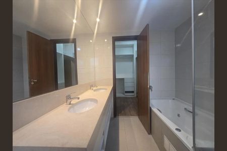 Apartamento para alugar com 168m², 4 quartos e 3 vagasBanheiro