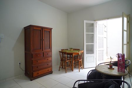 Sala  de apartamento para alugar com 1 quarto, 40m² em Auxiliadora, Porto Alegre