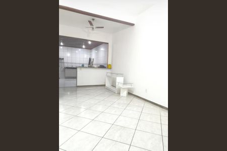 Sala de casa para alugar com 2 quartos, 100m² em Marechal Hermes, Rio de Janeiro