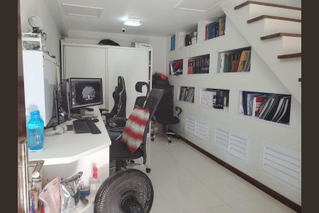 Casa à venda com 4 quartos, 350m² em Pendotiba, Niterói