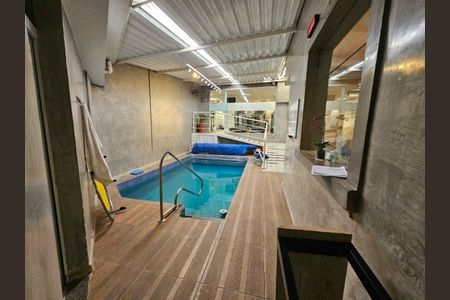 Casa à venda com 258m², 4 quartos e 2 vagas