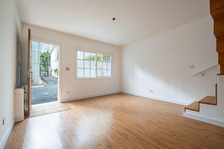 Casa de condomínio para alugar com 80m², 2 quartos e 1 vaga Casa de condomínio para alugar com 80m², 2 quartos e 1 vagaSala