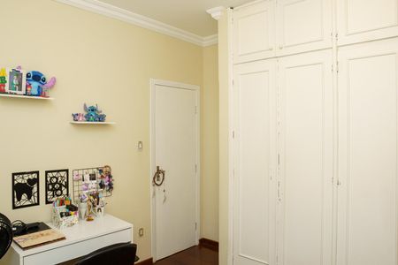 Casa à venda com 384m², 4 quartos e 4 vagas Casa à venda com 384m², 4 quartos e 4 vagasQuarto 3