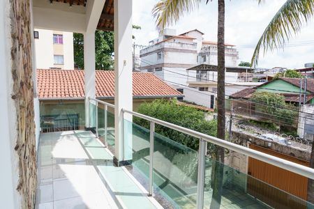 Casa à venda com 384m², 4 quartos e 4 vagas Casa à venda com 384m², 4 quartos e 4 vagasSacada