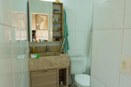 Casa à venda com 384m², 4 quartos e 4 vagas Casa à venda com 384m², 4 quartos e 4 vagasBanheiro da Suíte 2