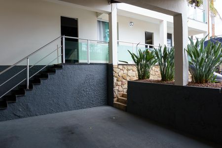 Casa à venda com 384m², 4 quartos e 4 vagas Casa à venda com 384m², 4 quartos e 4 vagasGaragem