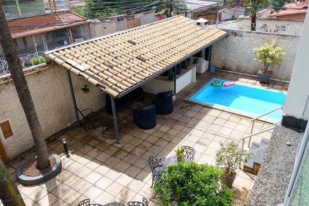 Casa à venda com 384m², 4 quartos e 4 vagas Casa à venda com 384m², 4 quartos e 4 vagasVista da Sacada