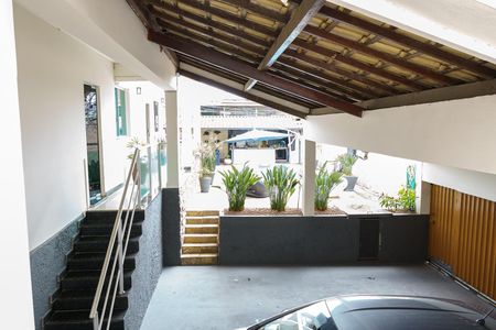 Casa à venda com 384m², 4 quartos e 4 vagas Casa à venda com 384m², 4 quartos e 4 vagasGaragem