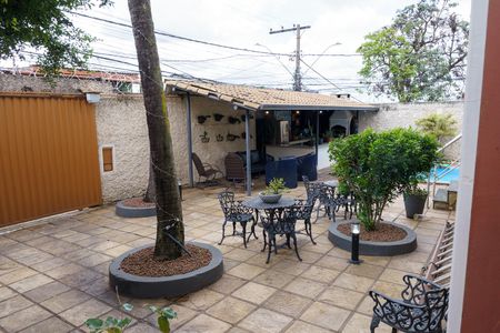 Casa à venda com 384m², 4 quartos e 4 vagas Casa à venda com 384m², 4 quartos e 4 vagasÁrea comum
