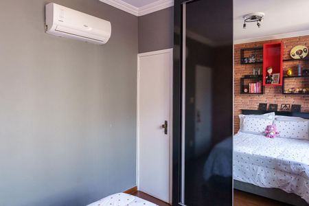 Casa à venda com 384m², 4 quartos e 4 vagas Casa à venda com 384m², 4 quartos e 4 vagasQuarto 1