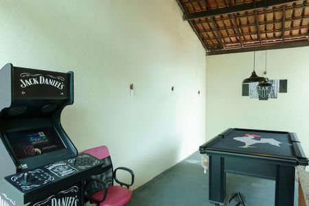 Casa à venda com 384m², 4 quartos e 4 vagas Casa à venda com 384m², 4 quartos e 4 vagasSalão de jogos