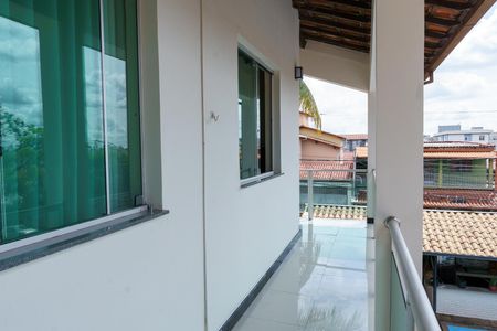 Casa à venda com 384m², 4 quartos e 4 vagas Casa à venda com 384m², 4 quartos e 4 vagasSacada