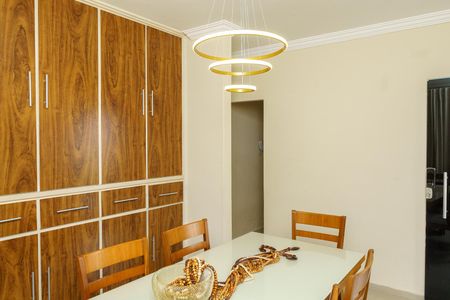 Casa à venda com 384m², 4 quartos e 4 vagas Casa à venda com 384m², 4 quartos e 4 vagasCopa