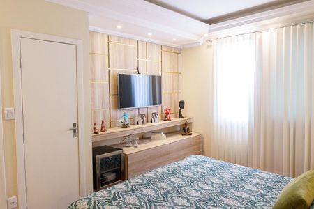 Casa à venda com 384m², 4 quartos e 4 vagas Casa à venda com 384m², 4 quartos e 4 vagasQuarto 2 - Suíte