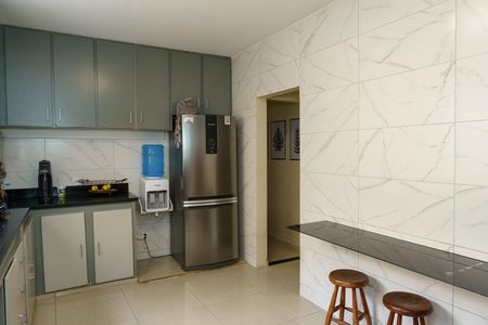 Casa à venda com 384m², 4 quartos e 4 vagas Casa à venda com 384m², 4 quartos e 4 vagasCozinha