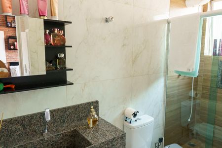 Casa à venda com 384m², 4 quartos e 4 vagas Casa à venda com 384m², 4 quartos e 4 vagasBanheiro da Suíte 1