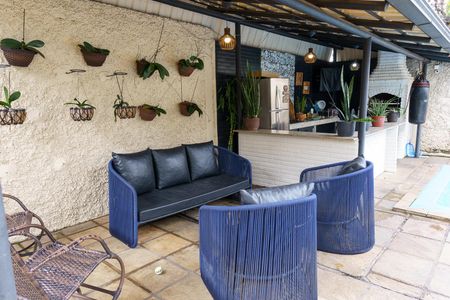 Casa à venda com 384m², 4 quartos e 4 vagas Casa à venda com 384m², 4 quartos e 4 vagasÁrea comum - Churrasqueira