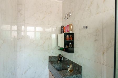 Casa à venda com 384m², 4 quartos e 4 vagas Casa à venda com 384m², 4 quartos e 4 vagasBanheiro da Suíte 1