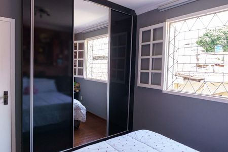 Casa à venda com 384m², 4 quartos e 4 vagas Casa à venda com 384m², 4 quartos e 4 vagasQuarto 1