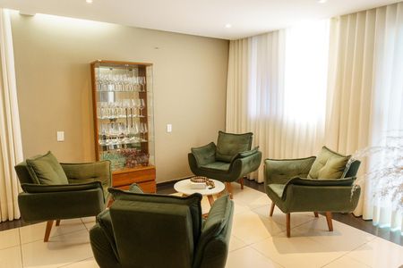 Casa à venda com 384m², 4 quartos e 4 vagas Casa à venda com 384m², 4 quartos e 4 vagasSala
