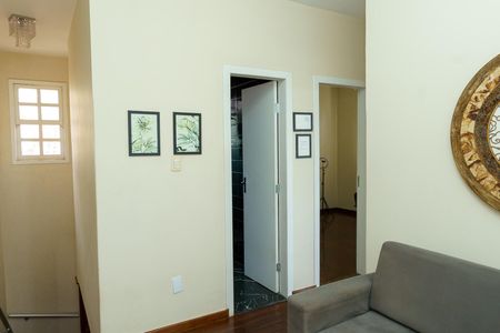 Casa à venda com 384m², 4 quartos e 4 vagas Casa à venda com 384m², 4 quartos e 4 vagasSala 2