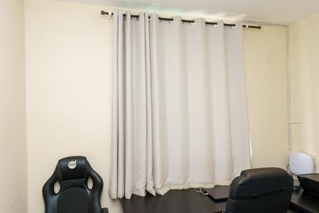 Casa à venda com 384m², 4 quartos e 4 vagas Casa à venda com 384m², 4 quartos e 4 vagasEscritório