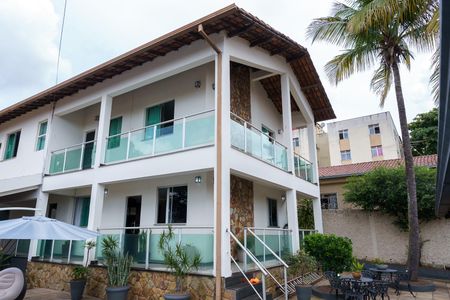 Casa à venda com 4 quartos, 384m² em Santa Cruz Industrial, Contagem