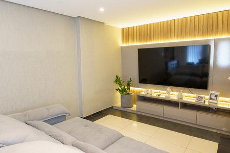 Casa à venda com 384m², 4 quartos e 4 vagas Casa à venda com 384m², 4 quartos e 4 vagasSala