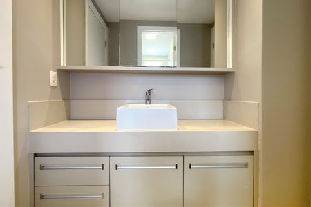 Apartamento para alugar com 189m², 4 quartos e 4 vagasBanheiro das semisuites